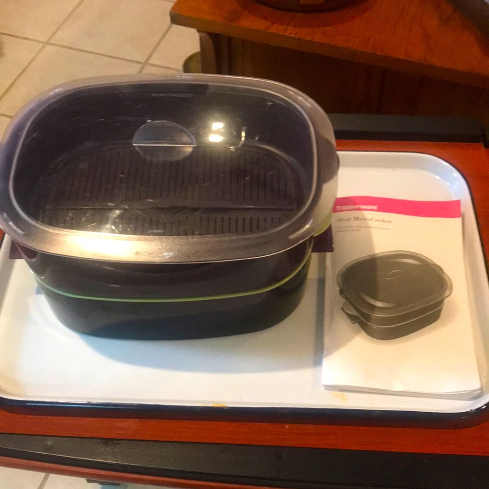 Tupperware Oval MicroCooker - Picture 1 of 16